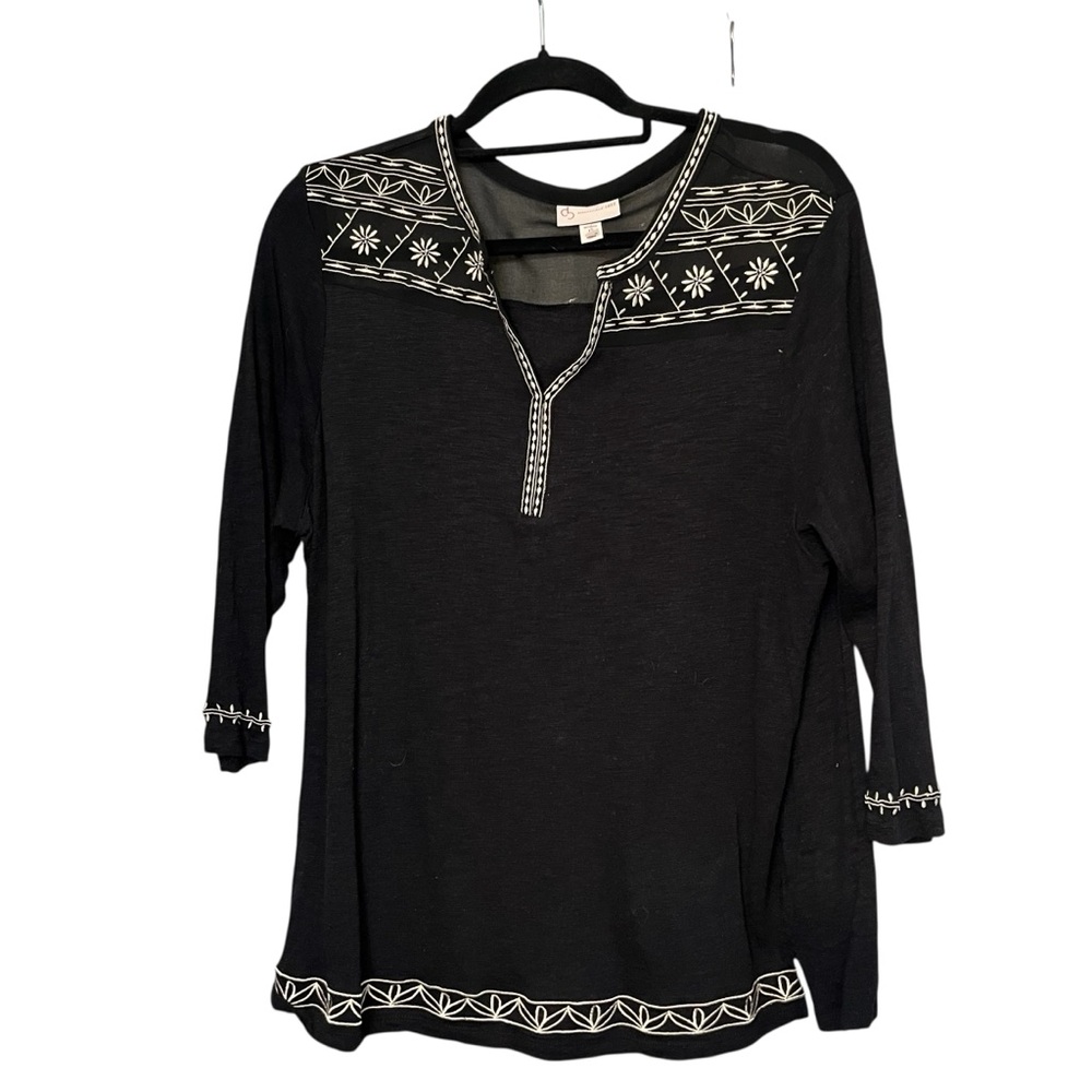 CB Established 1962 Size 1X Black V-neck top with 3/4 sleeve , white trim